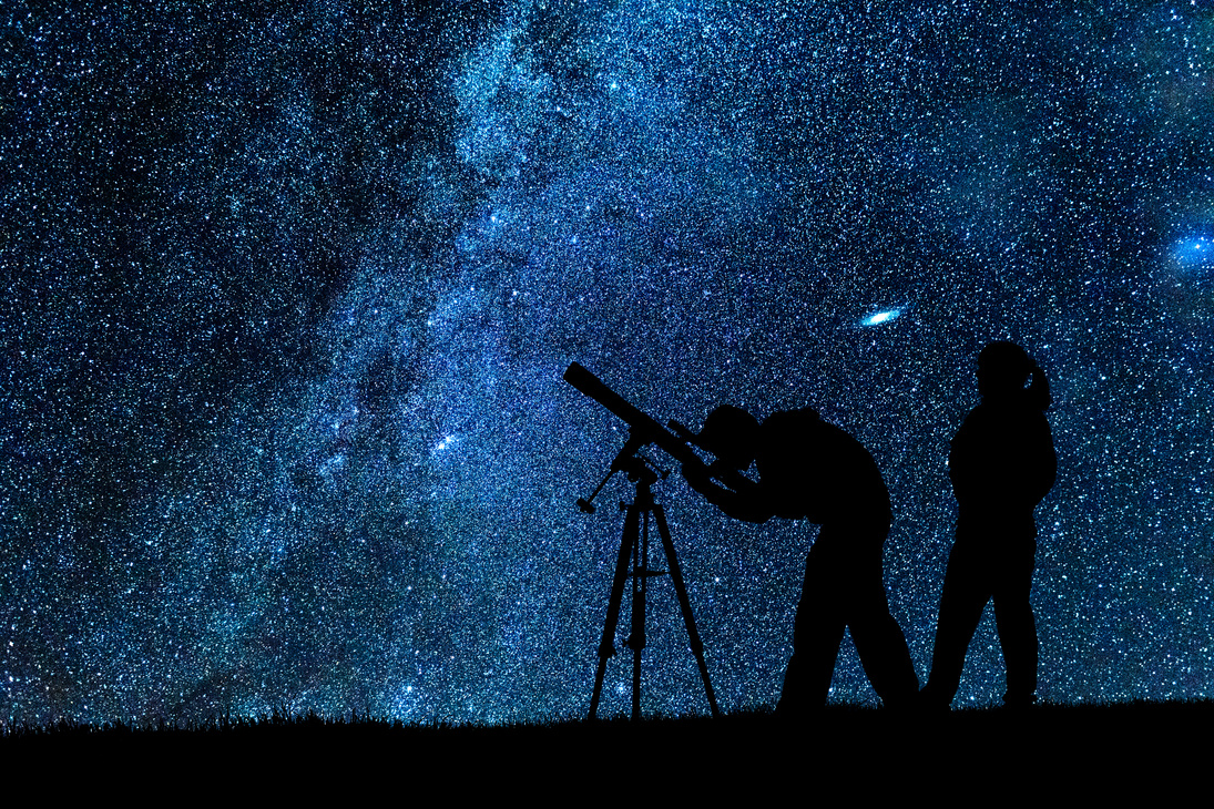 Two young astronomers observing Milky Way